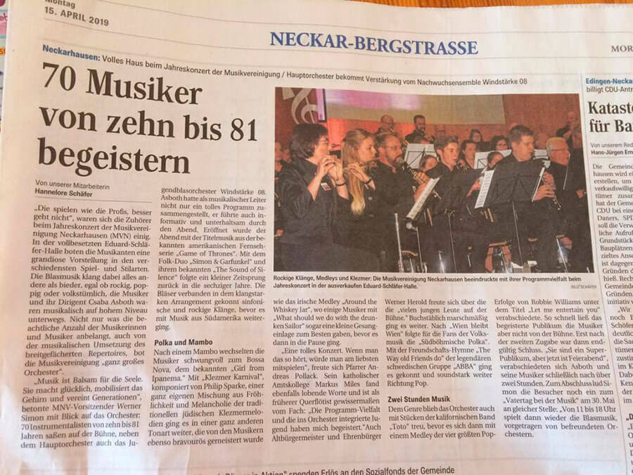 Die Musikvereinigung marschiert an (Foto: Hannelore Schäfer)