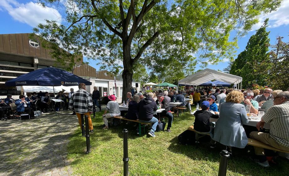 Musikalischer Vatertag am Schloss 2023 bei Bilderbuchwetter