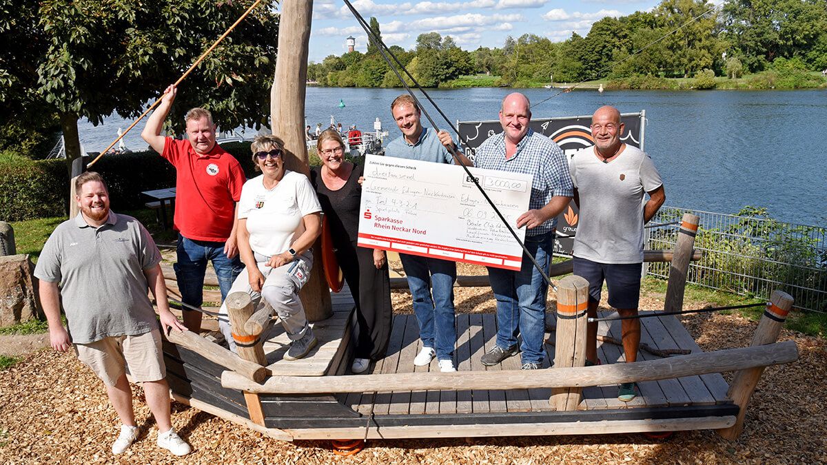 Spendenübergabe Erlös 4-3-2-1-Fest