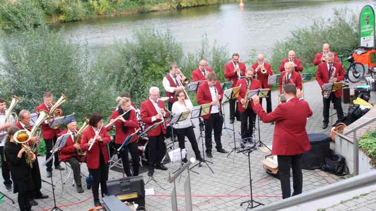 Sonntagsausklang 2019 an der Rathaustreppe in Edingen