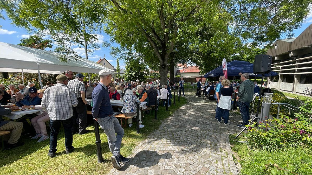 Gut besucht: musikalischer Vatertag am Schloss 2023