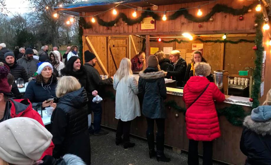 Stand der Musikvereinigung auf dem 12. Kinderweihnachtsmarkt in Neckarhausen