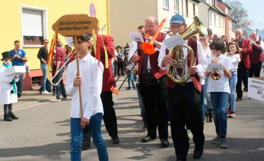 Sommertagszug 2019 (Foto Hannelore Sch&auml;fer)
