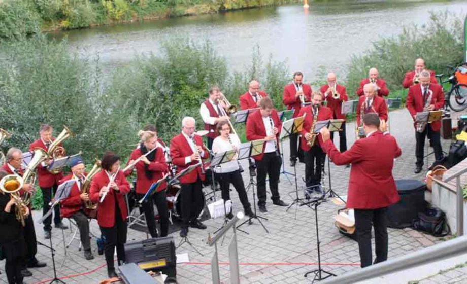 Sonntagsausklang 2019 an der Rathaustreppe in Edingen