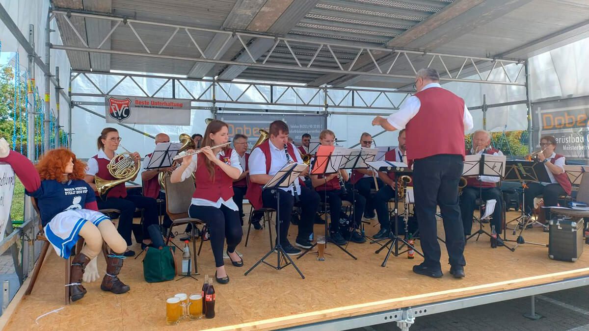 Fr&uuml;hschoppen auf der Neckarh&auml;user Kerwe 2025