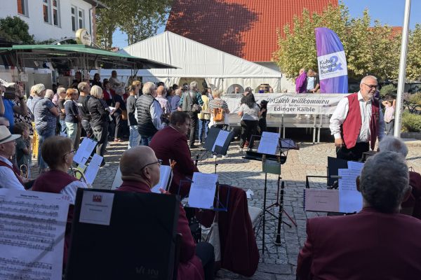 Die Musikvereinigung bei der Edinger Kerwe 2026