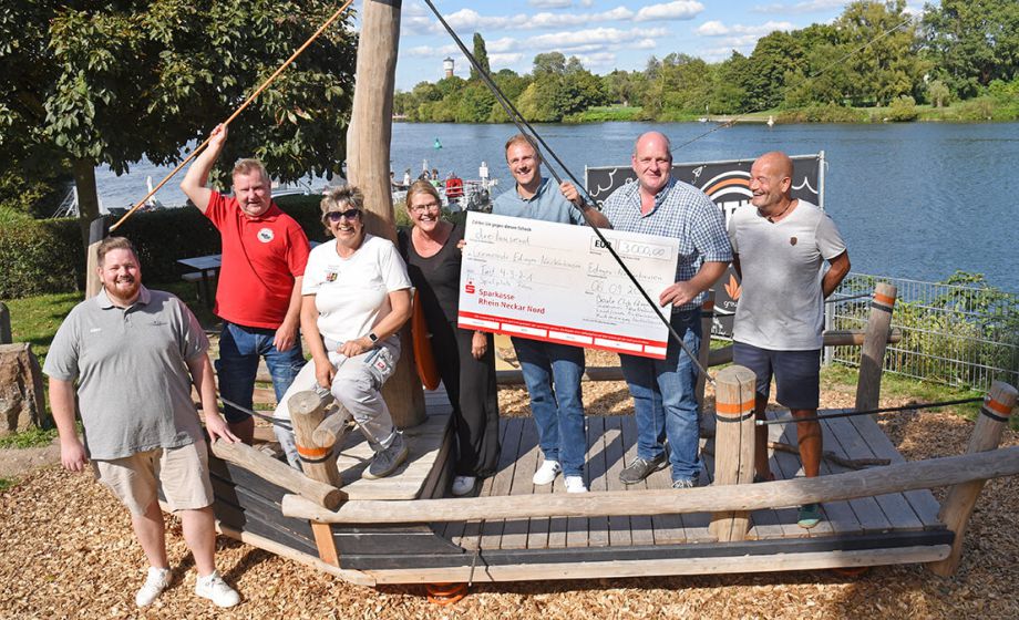 Spendenübergabe Erlös 4-3-2-1-Fest