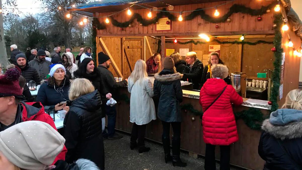 Stand der Musikvereinigung auf dem 12. Kinderweihnachtsmarkt in Neckarhausen