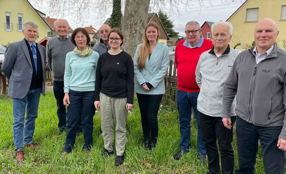 V.l.n.r.: Manfred Link (Blasmusikverband Rhein-Neckar), Werner Simon (1. Vorsitzender), Dr. Renate Untucht-Grau (Jugendleiterin), Thomas Roh (Kassier), Judith Berens, Helen Duttenhöfer (2. Vorsitzende), Fritz Zeh, Herbert Autz (Ehrenvorsitzender), Hans Bolleyer